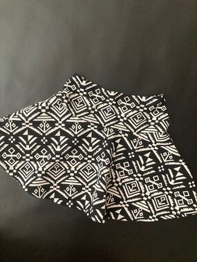 New Bebe 2b black white gold zip geo pattern fit flare skirt